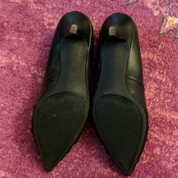 Kelly and Katie Black Heels - Picture 4 of 5